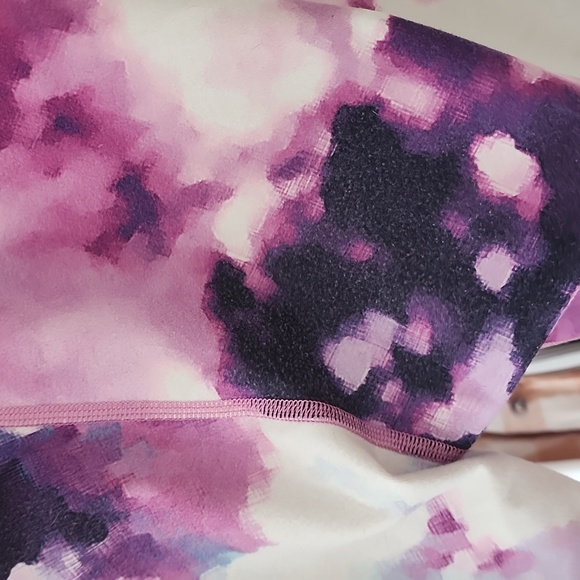 Lululemon leggings size 4 - Picture 3 of 4